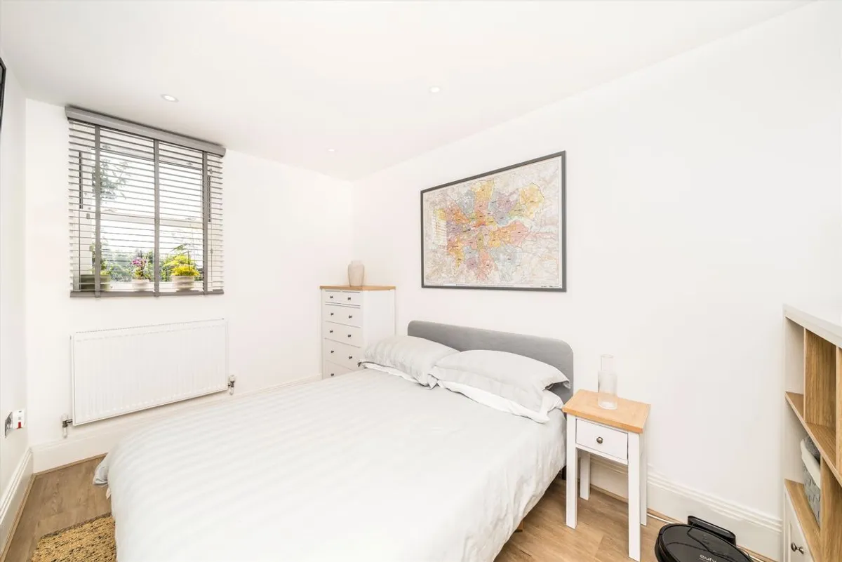 Flat Brightwell Crescent in Greater London