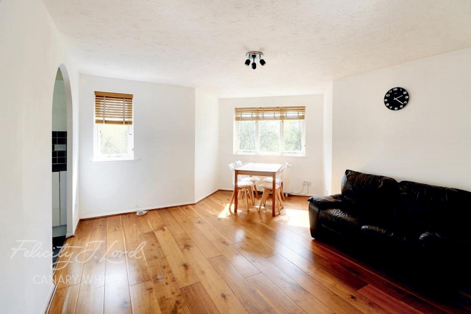 Flat Telegraph Place in Greater London