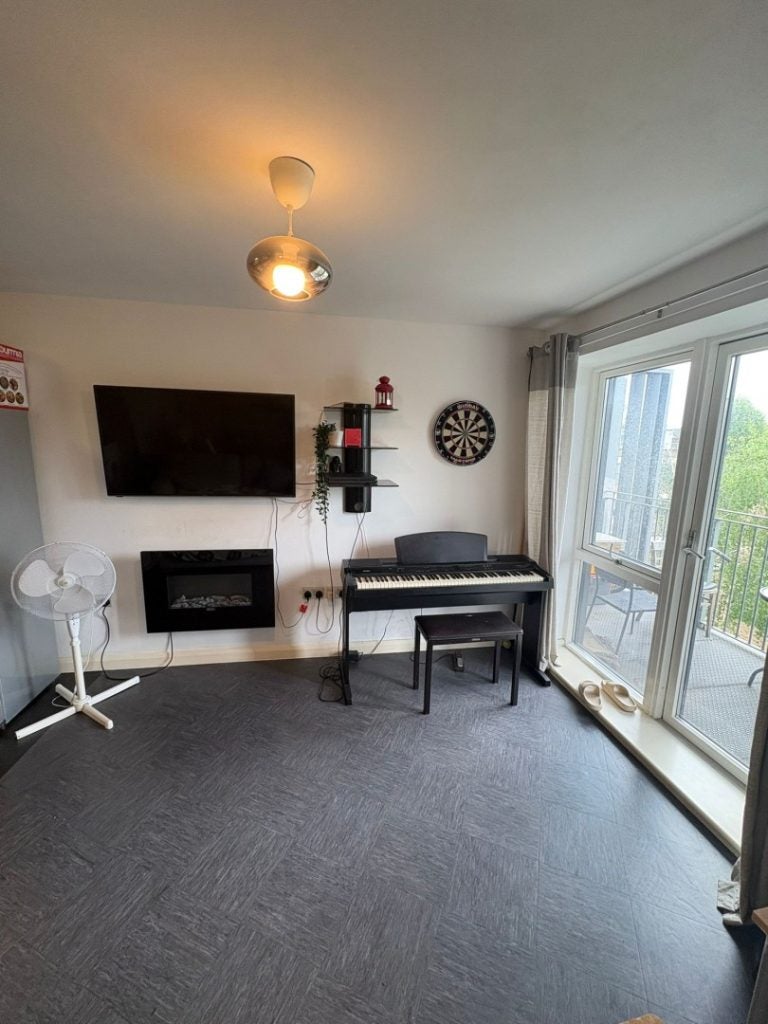 Room Andre Street in Greater London