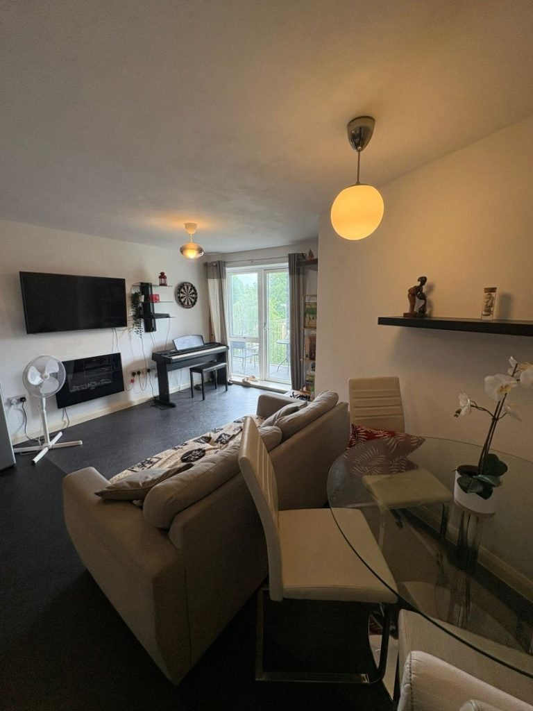 Room Andre Street in Greater London