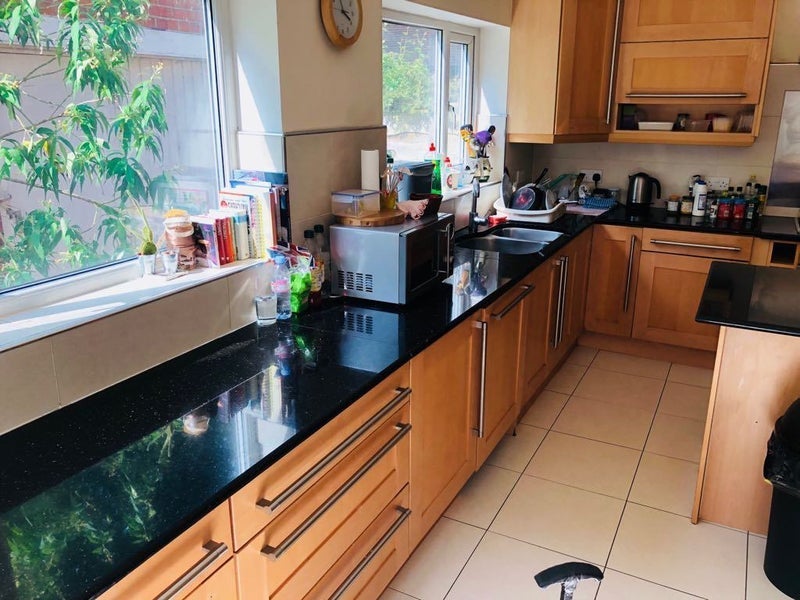 Room Parrs Wood Road in Manchester