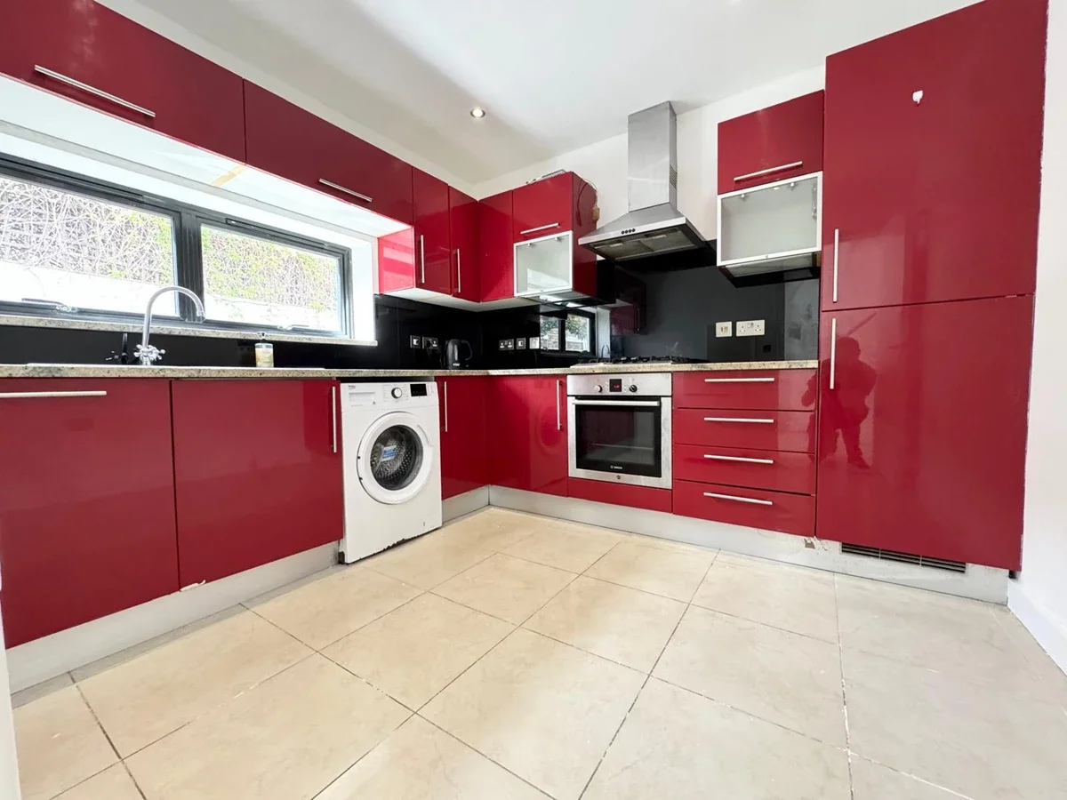House Tavistock Terrace in Greater London