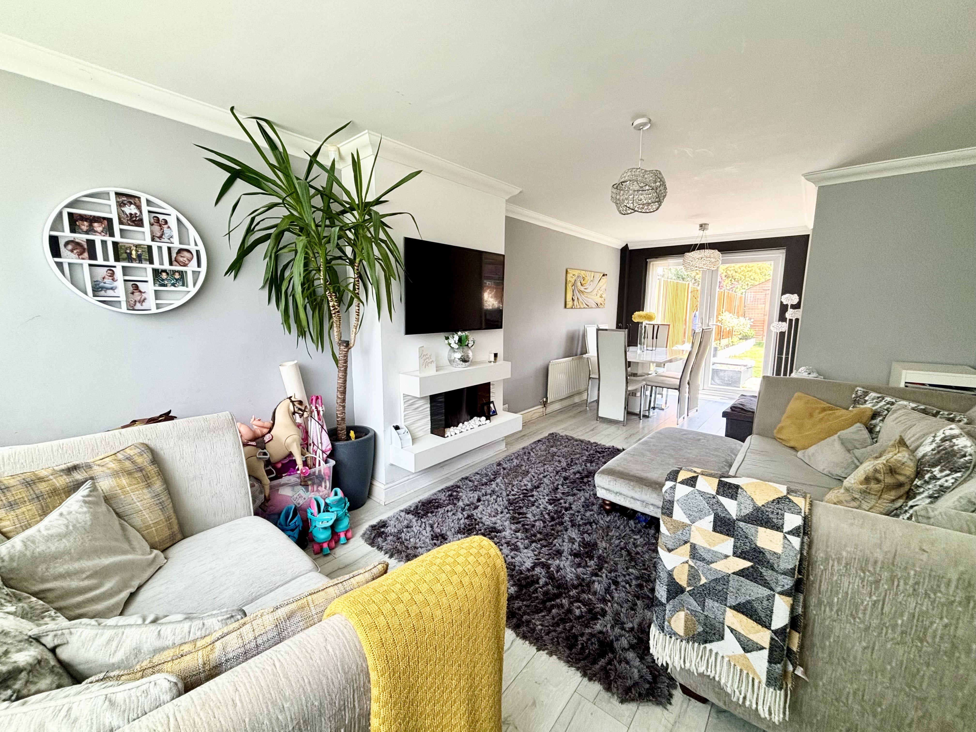 House Theodore Close in Sandwell