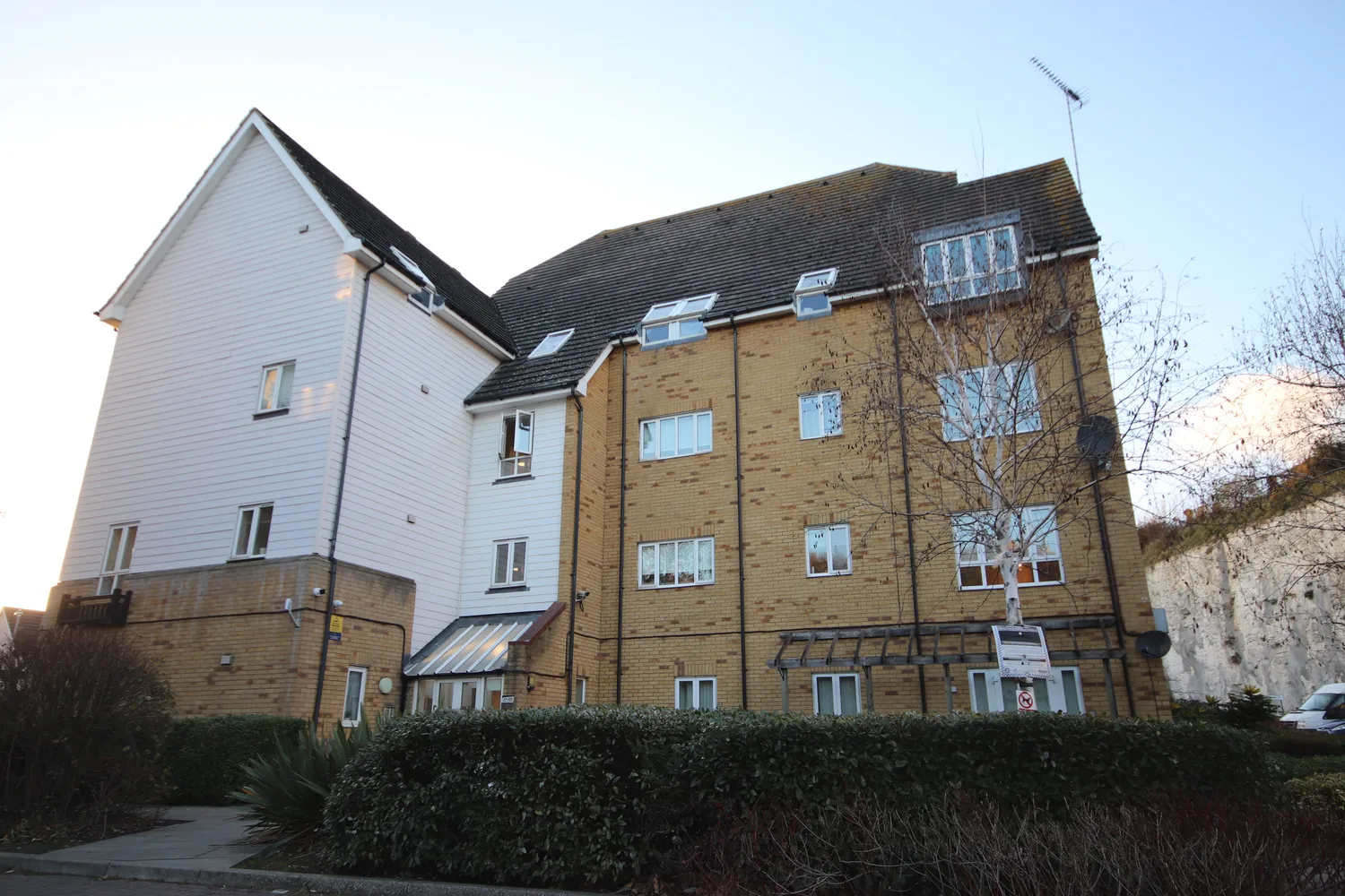 Flat Maritime Gate in Gravesham