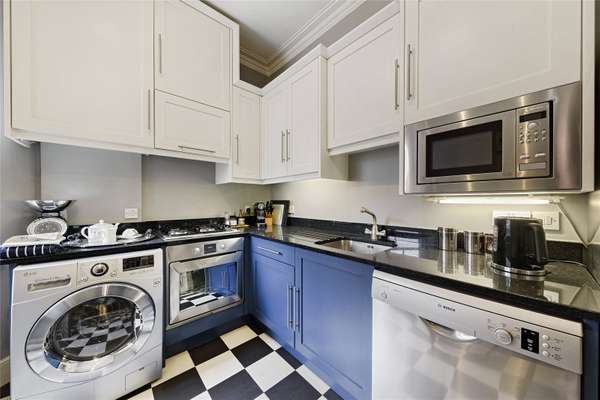 Flat Carriage Drive South in Greater London