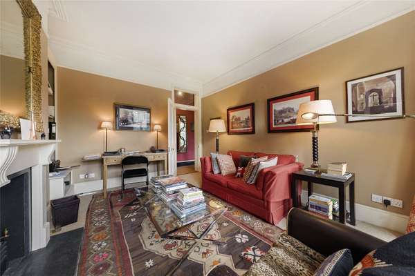 Flat Carriage Drive South in Greater London