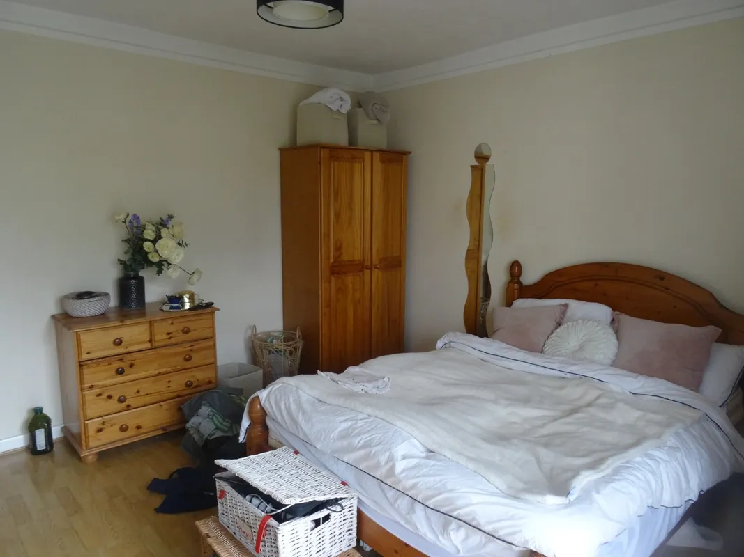 Flat Kingsnympton Park Estate in Greater London