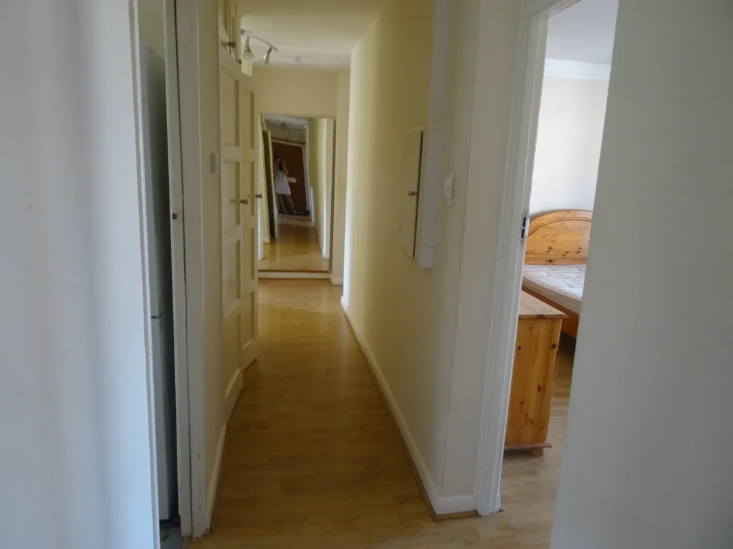 Flat Kingsnympton Park Estate in Greater London