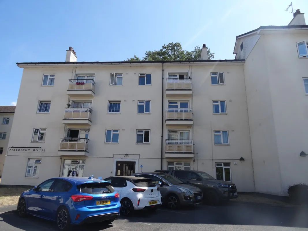 Flat Kingsnympton Park Estate in Greater London