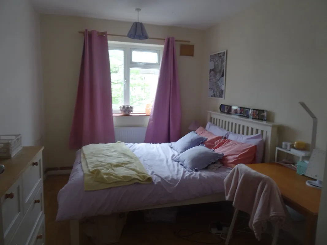 Flat Kingsnympton Park Estate in Greater London