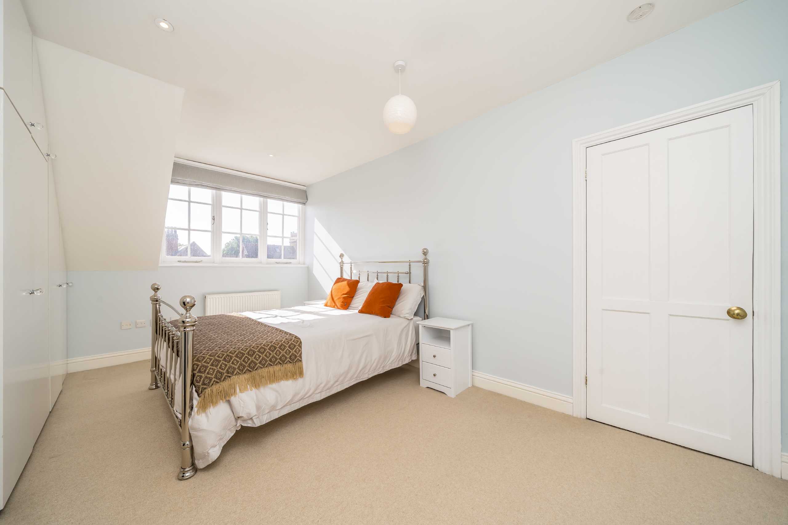 Flat Woodstock Road in Greater London