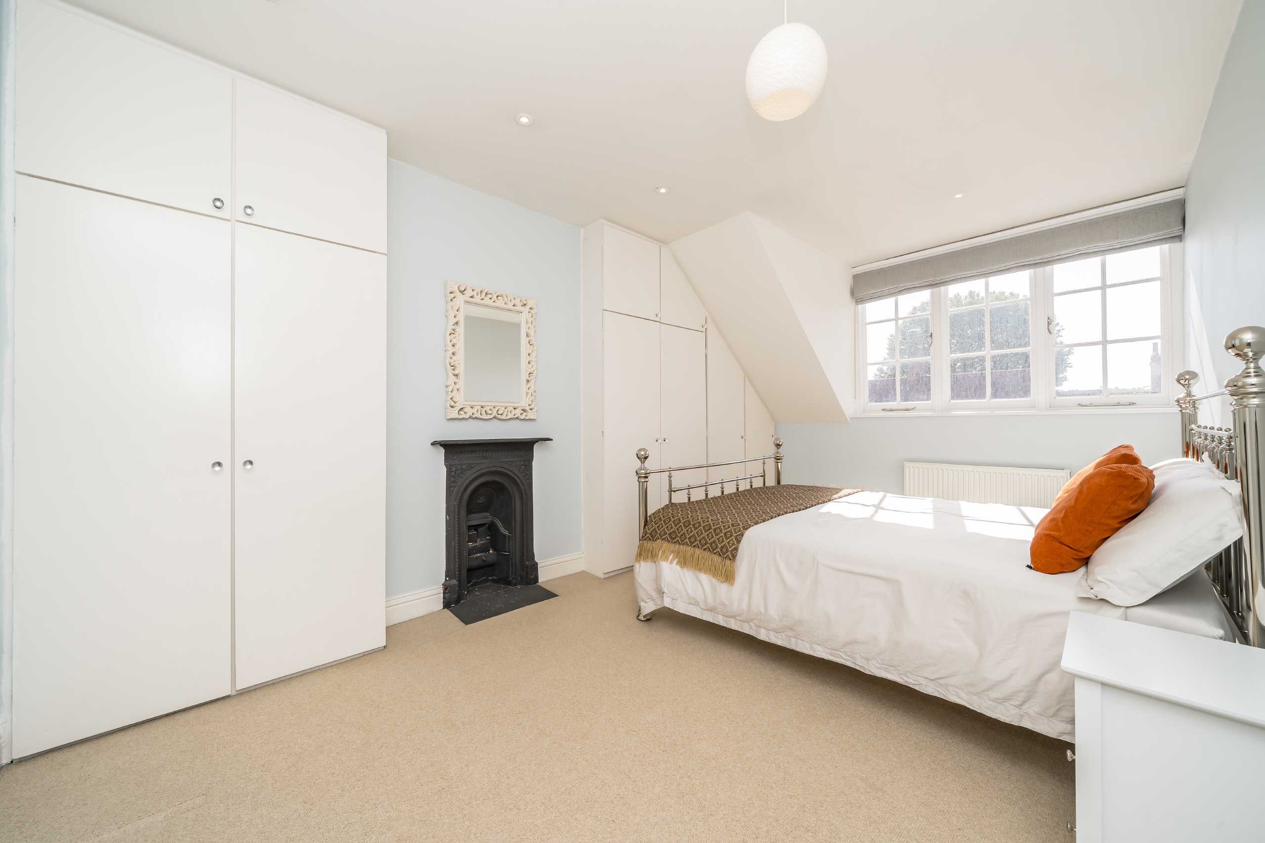 Flat Woodstock Road in Greater London