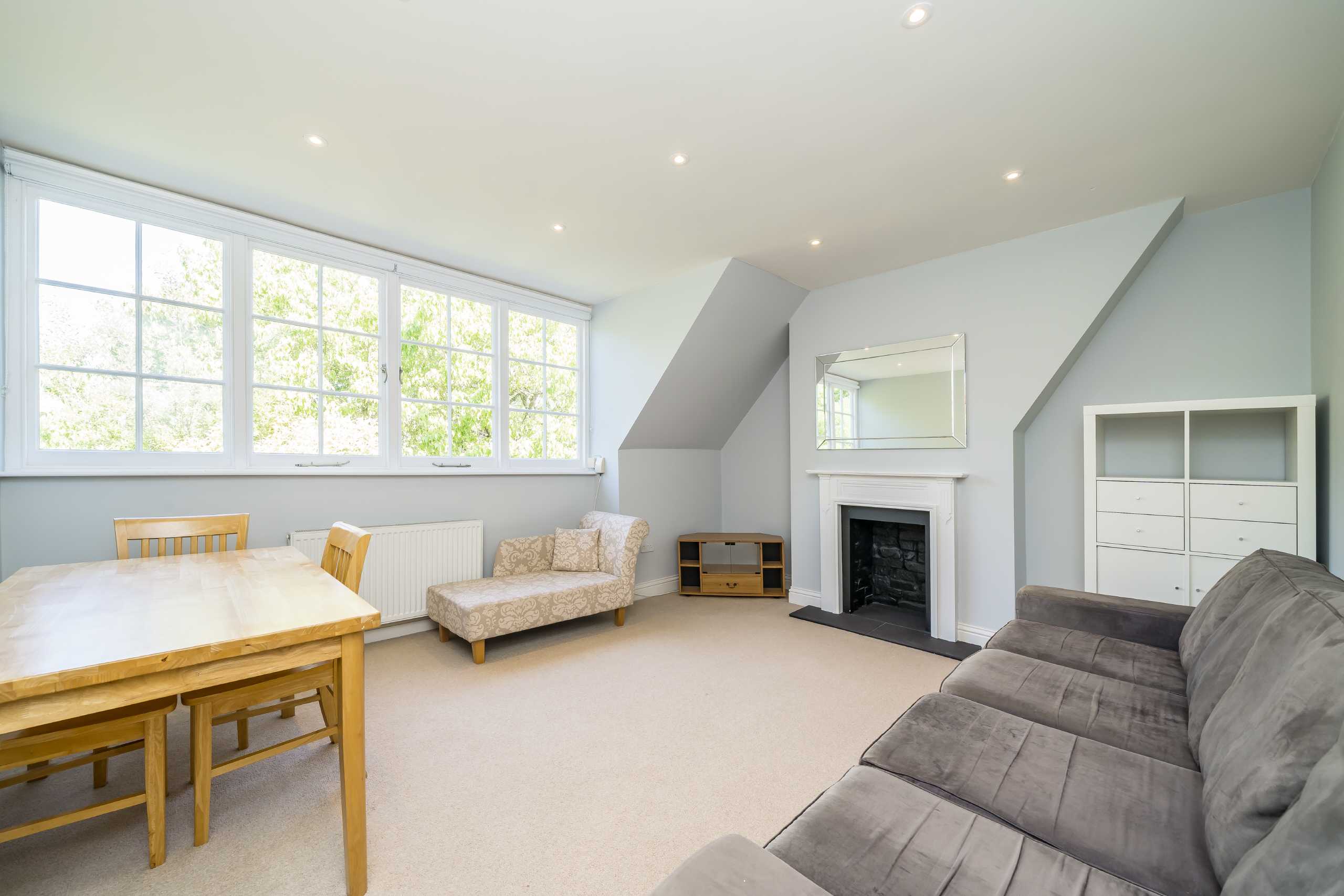 Flat Woodstock Road in Greater London