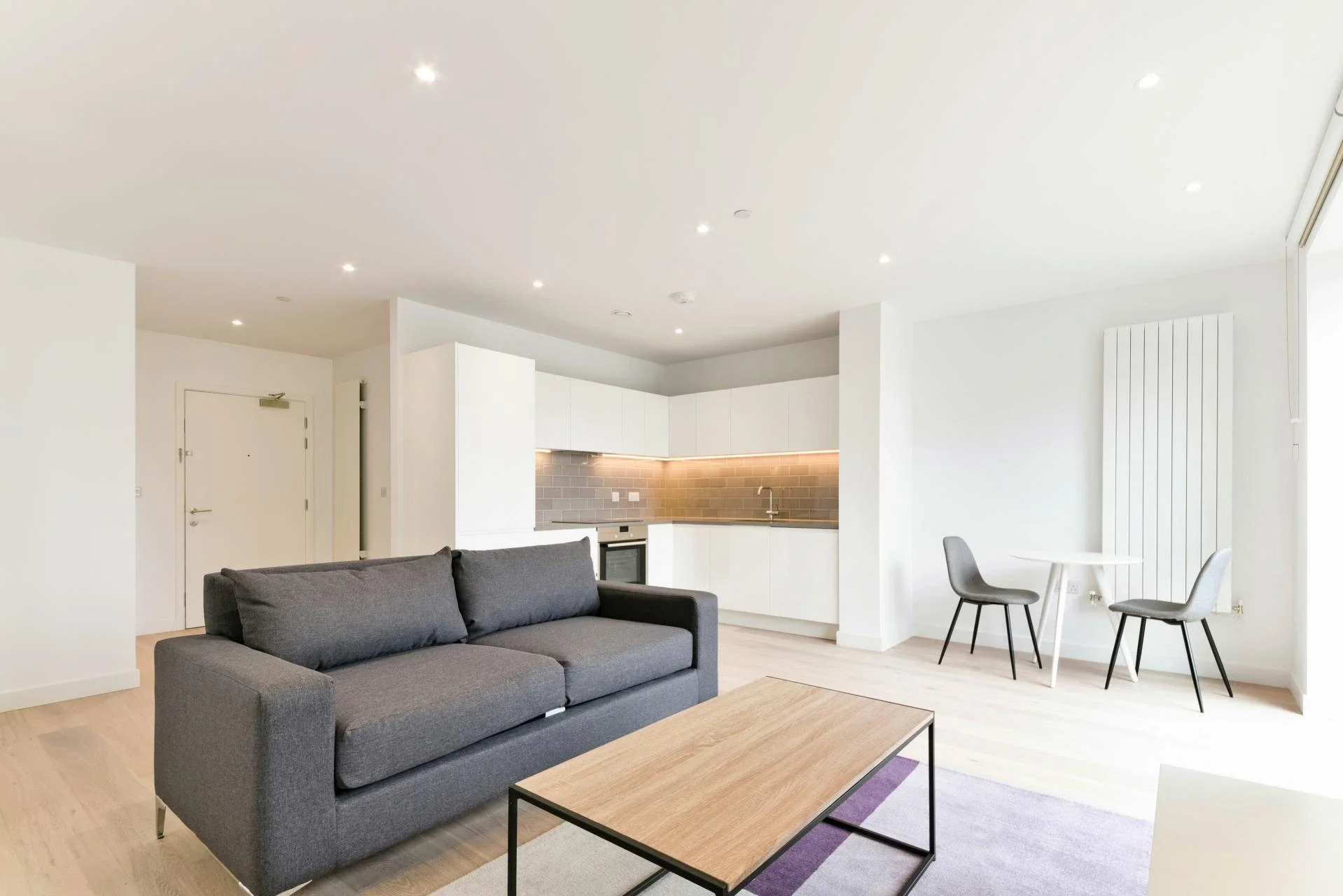Flat Royal Crest Avenue in Greater London