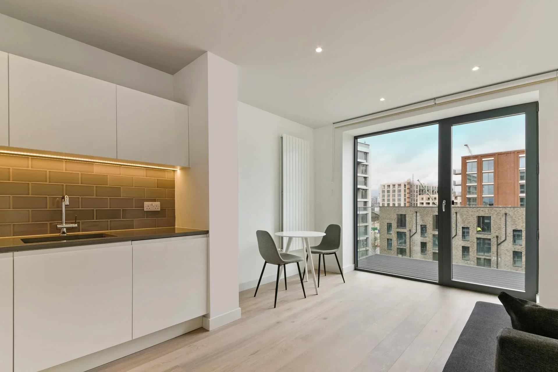 Flat Royal Crest Avenue in Greater London