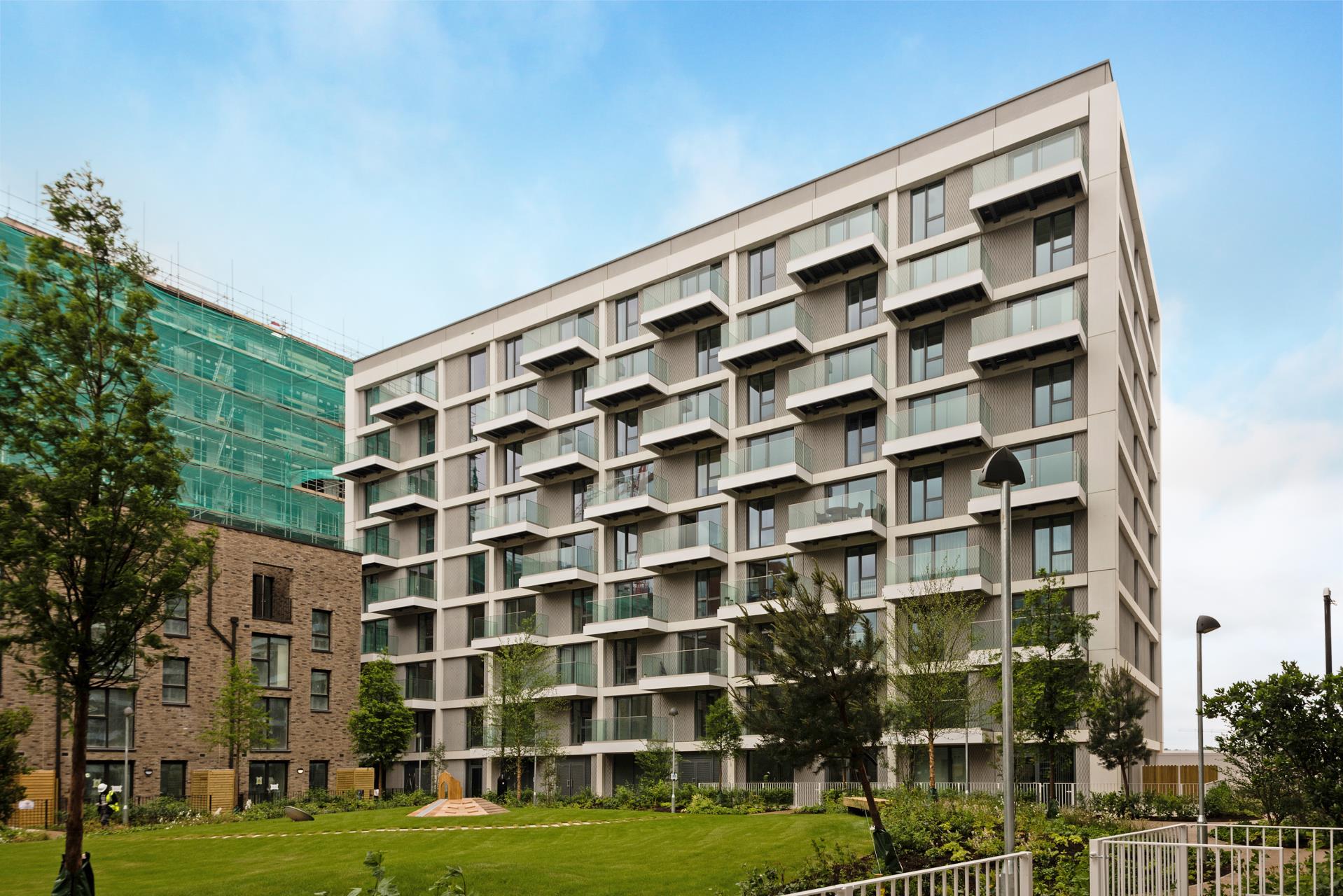 Flat Royal Crest Avenue in Greater London