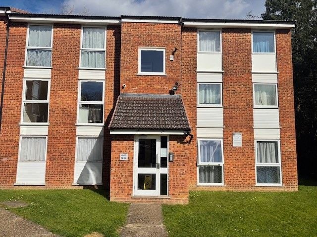 Flat Shenley Road in Dacorum