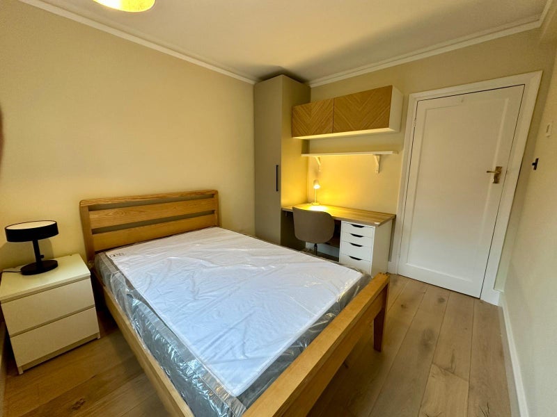 Room Augusta Walk in Greater London