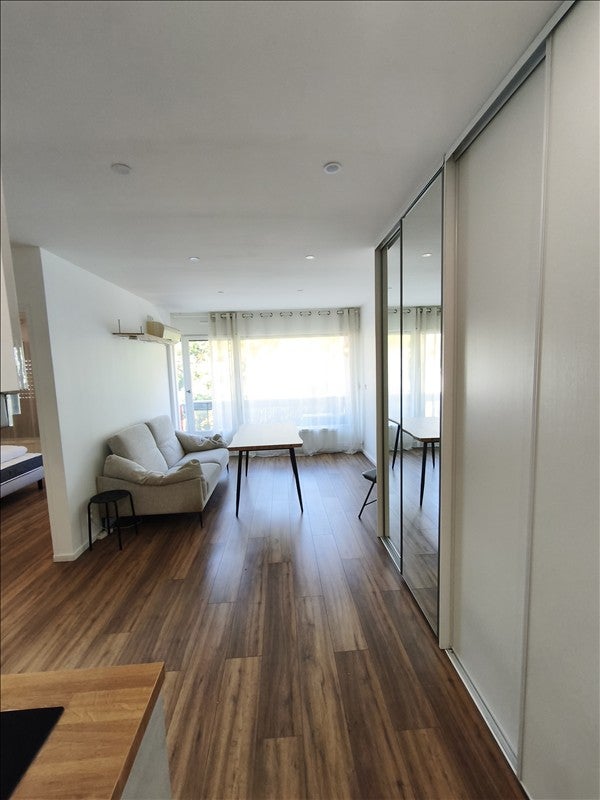 Flat Rue Dailly in Saint-Cloud