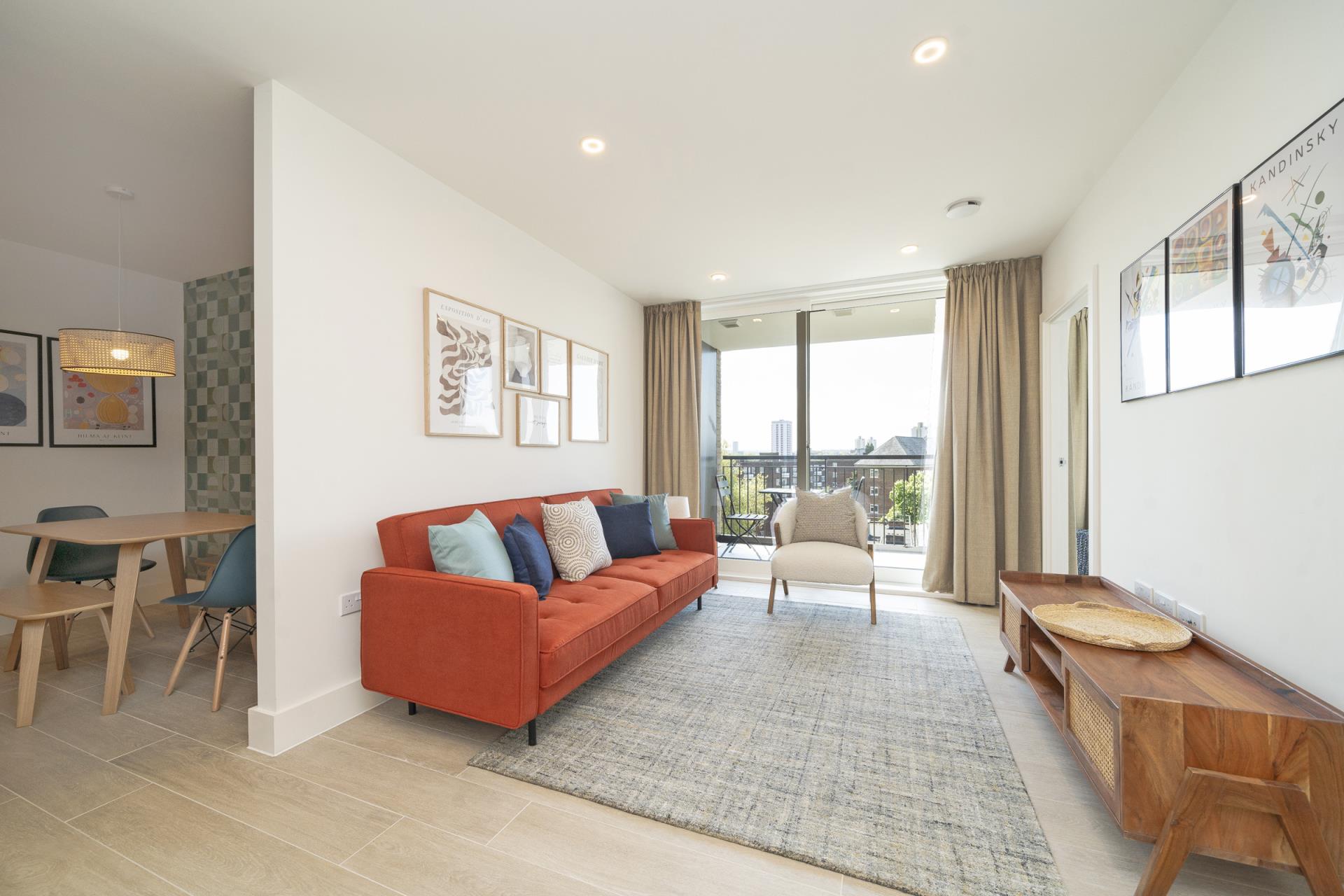 Flat Wyvil Road in Greater London