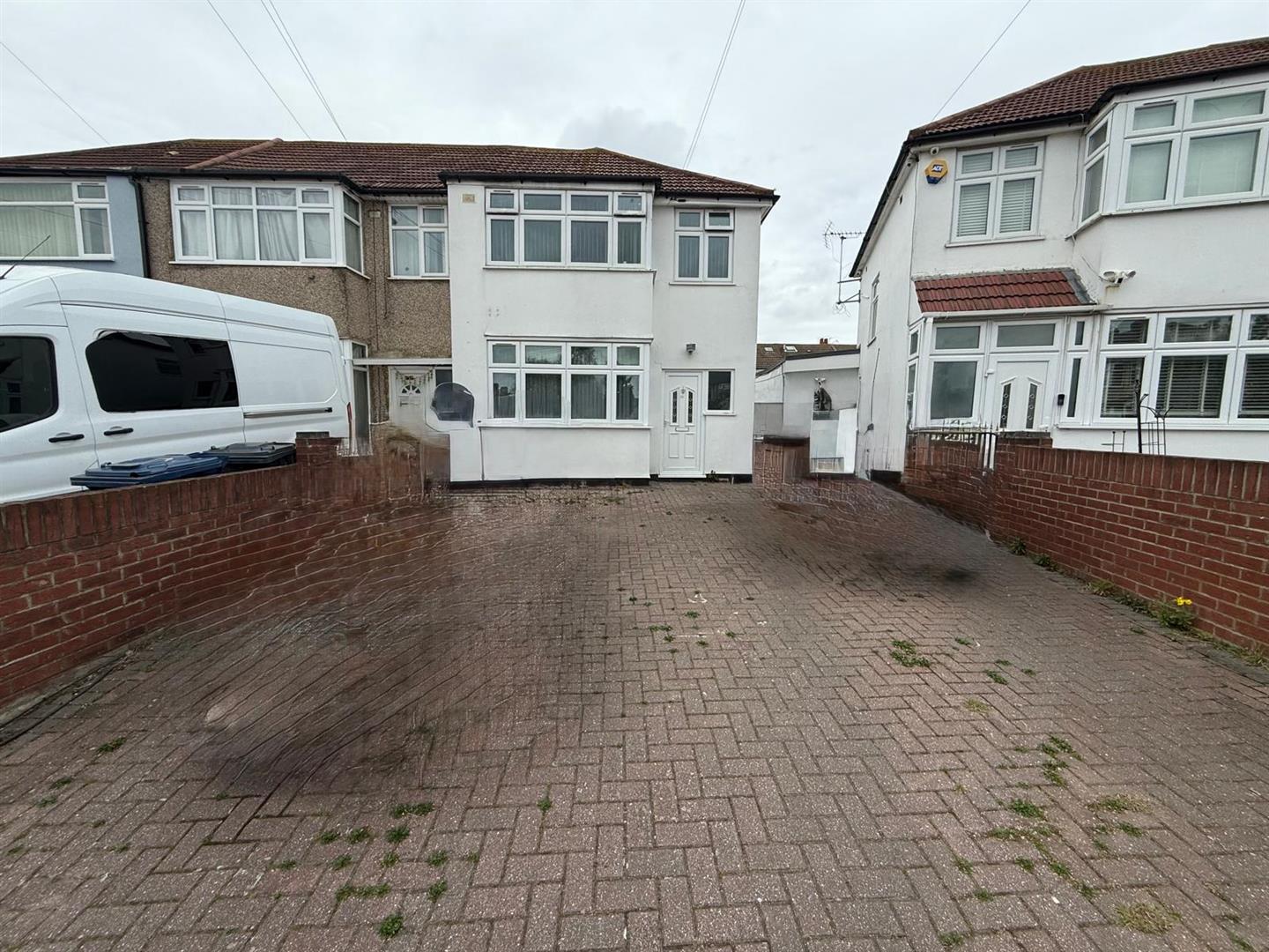 House St. Joseph's Drive in Greater London