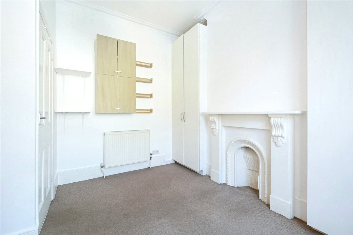 Flat Haroldstone Road in Greater London