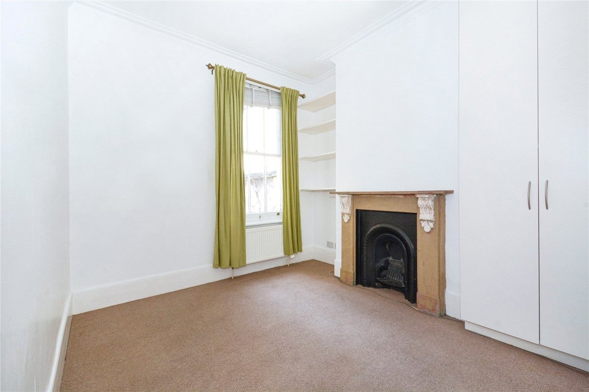 Flat Haroldstone Road in Greater London