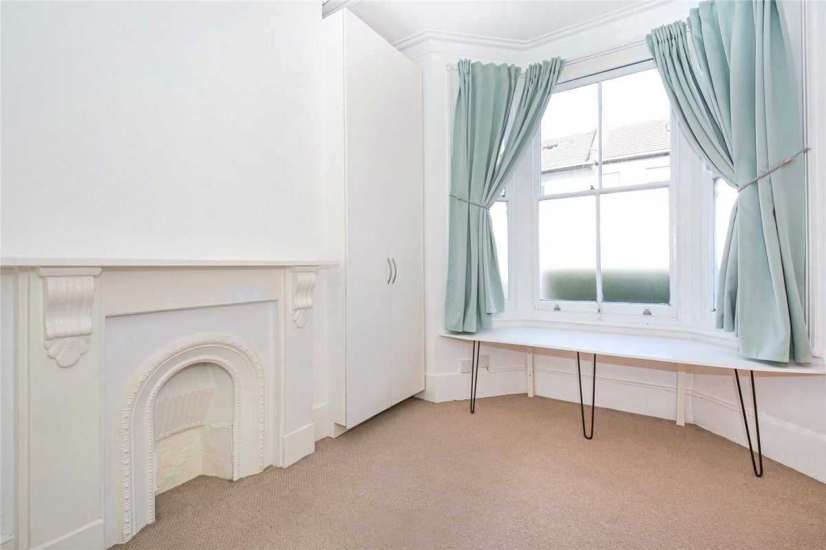 Flat Haroldstone Road in Greater London