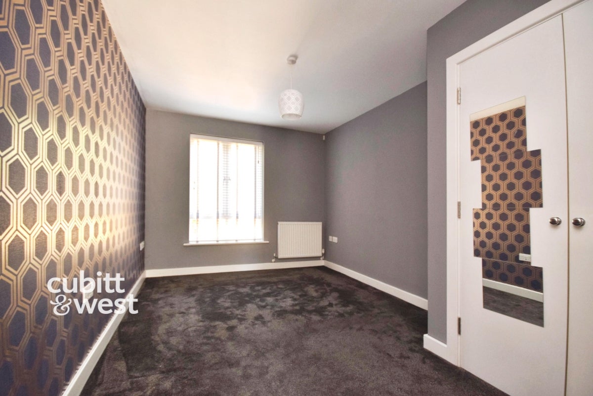 Flat Connersville Way in Greater London