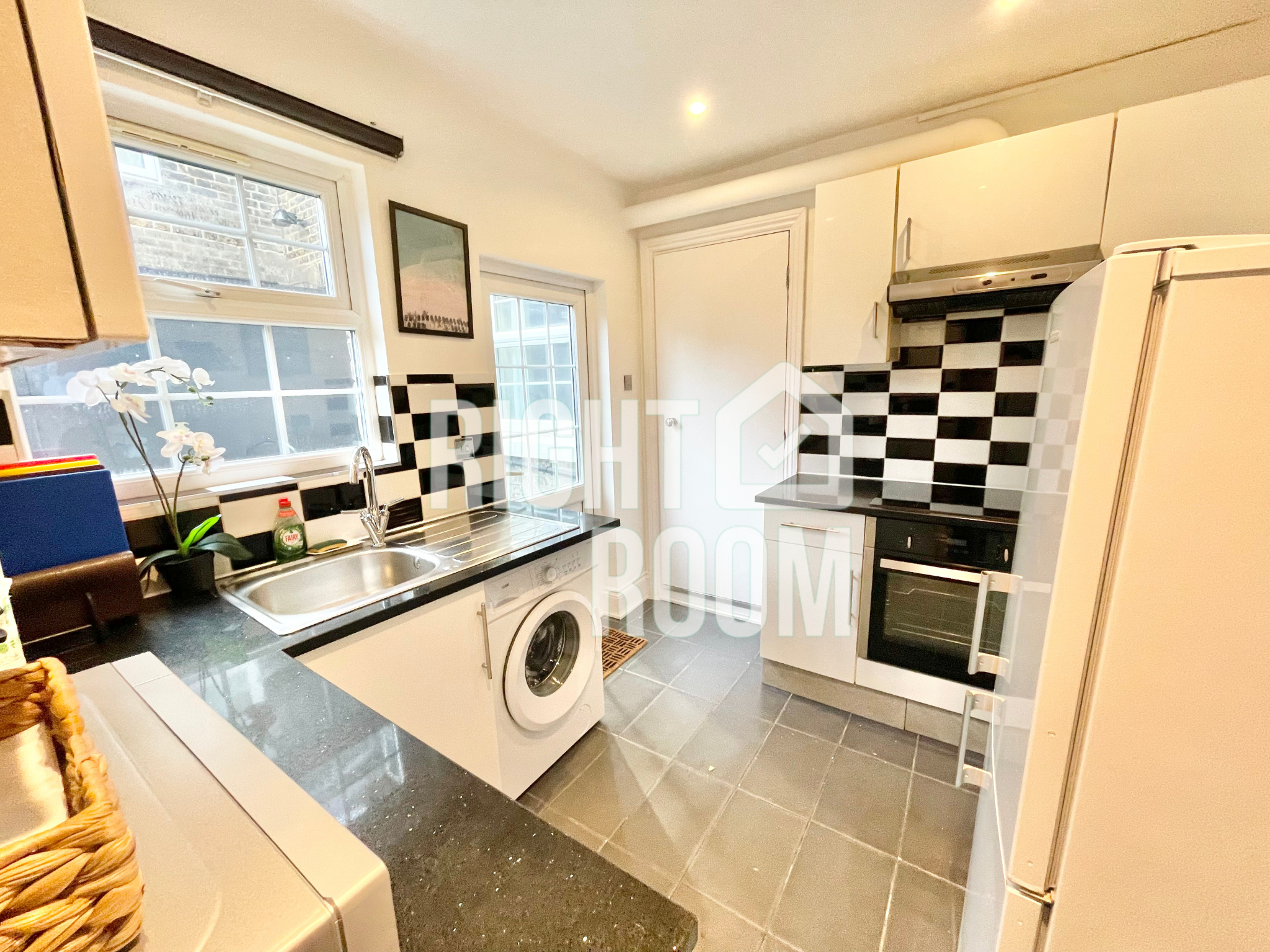 Flat Stoke Place in Greater London