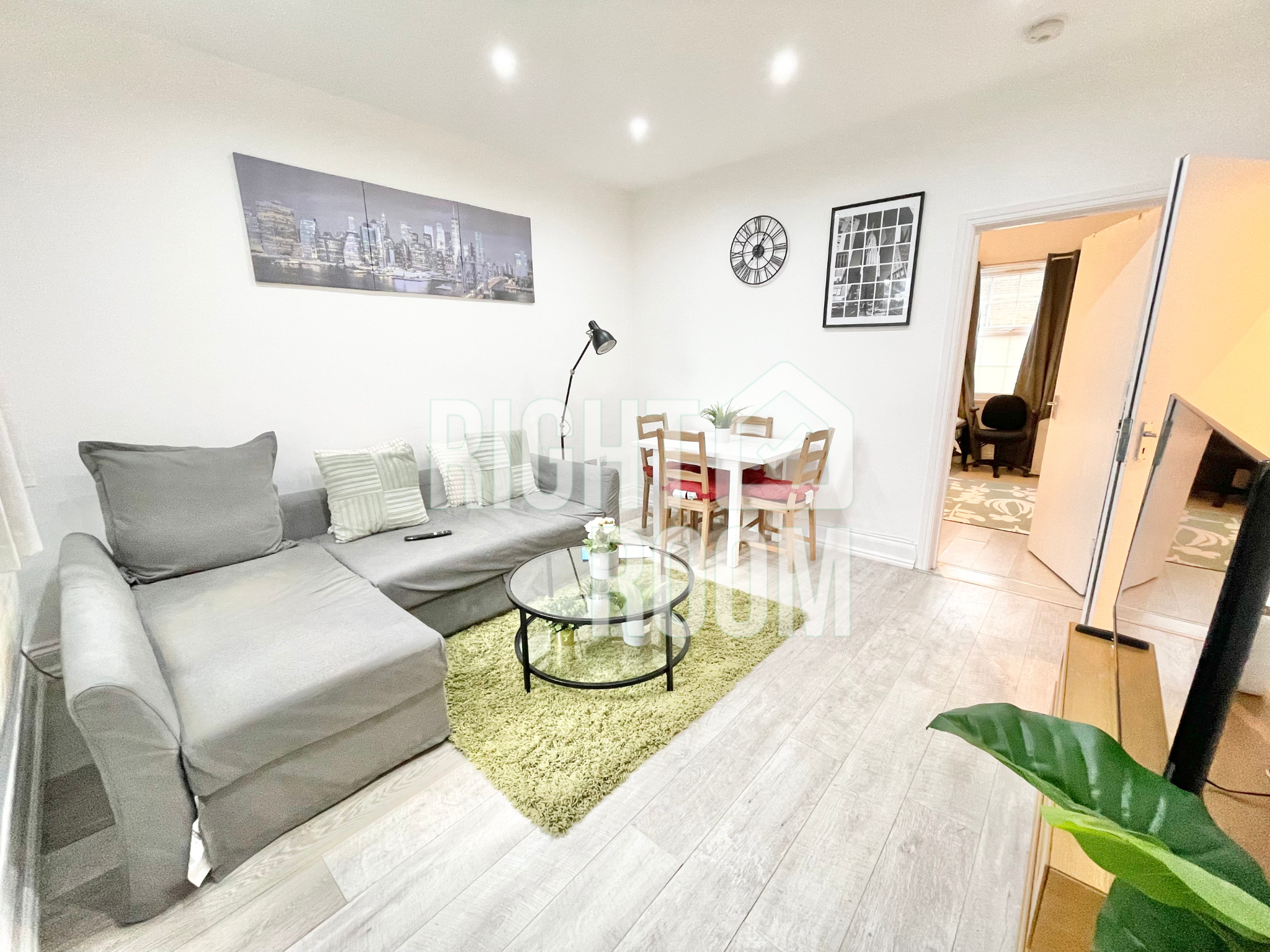 Flat Stoke Place in Greater London