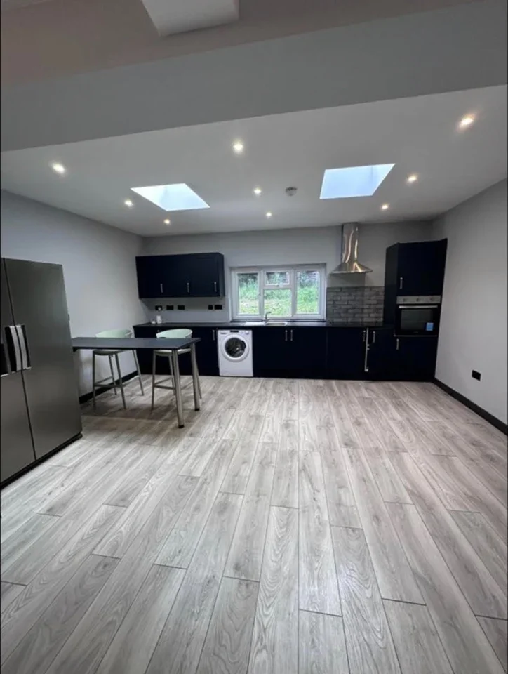 Room Barnfield Road in Greater London