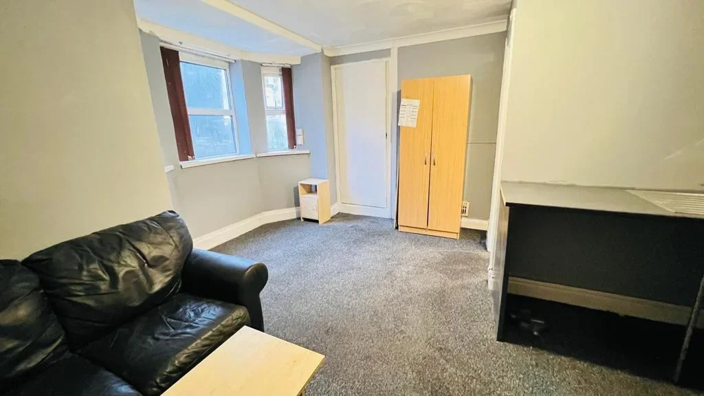 Room Cromwell Road in Luton