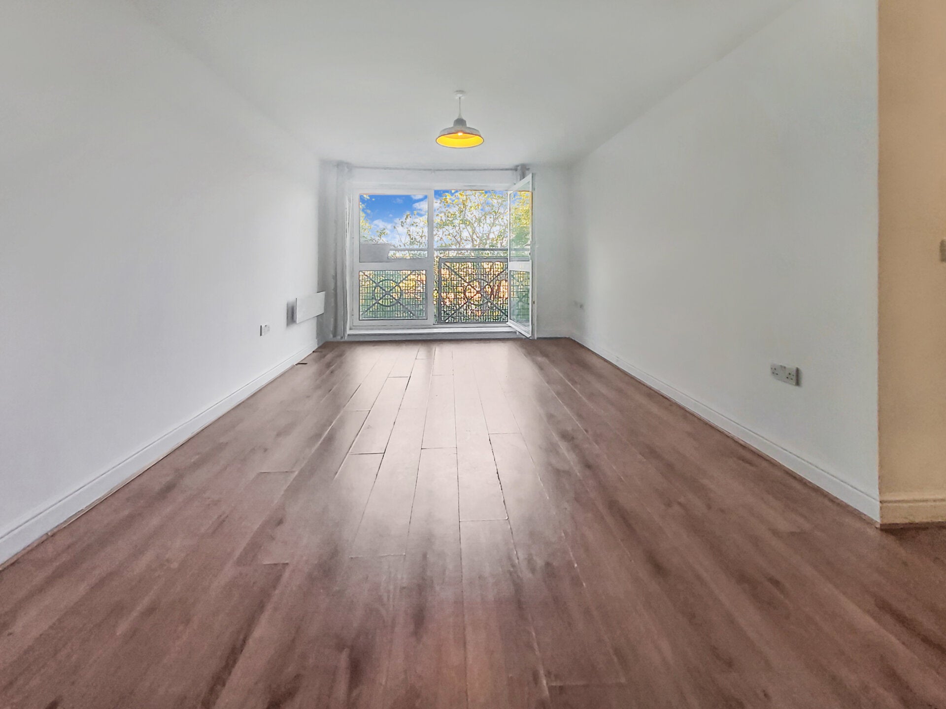 Flat Bounds Green Road in Greater London