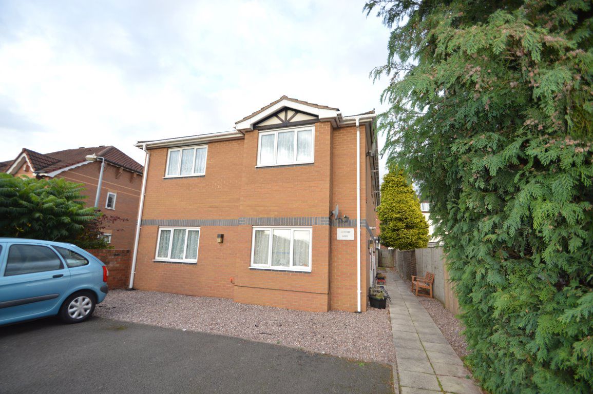 Flat Riversleigh Drive in Dudley