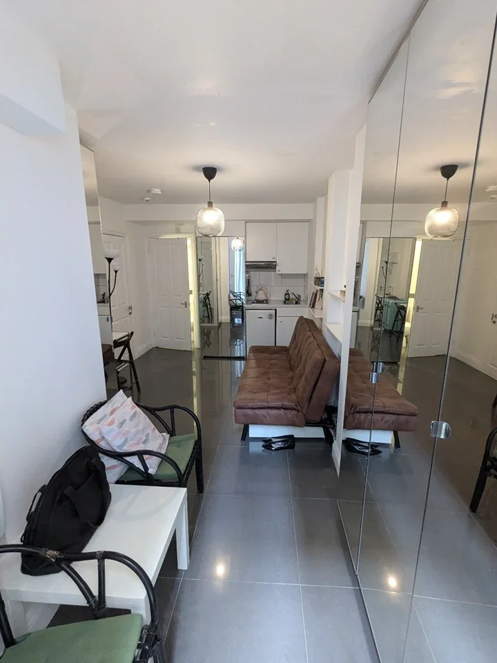 Flat Pembridge Road in Greater London