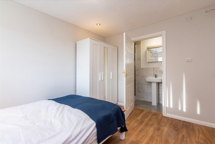 Room Saxton Close in Nottingham