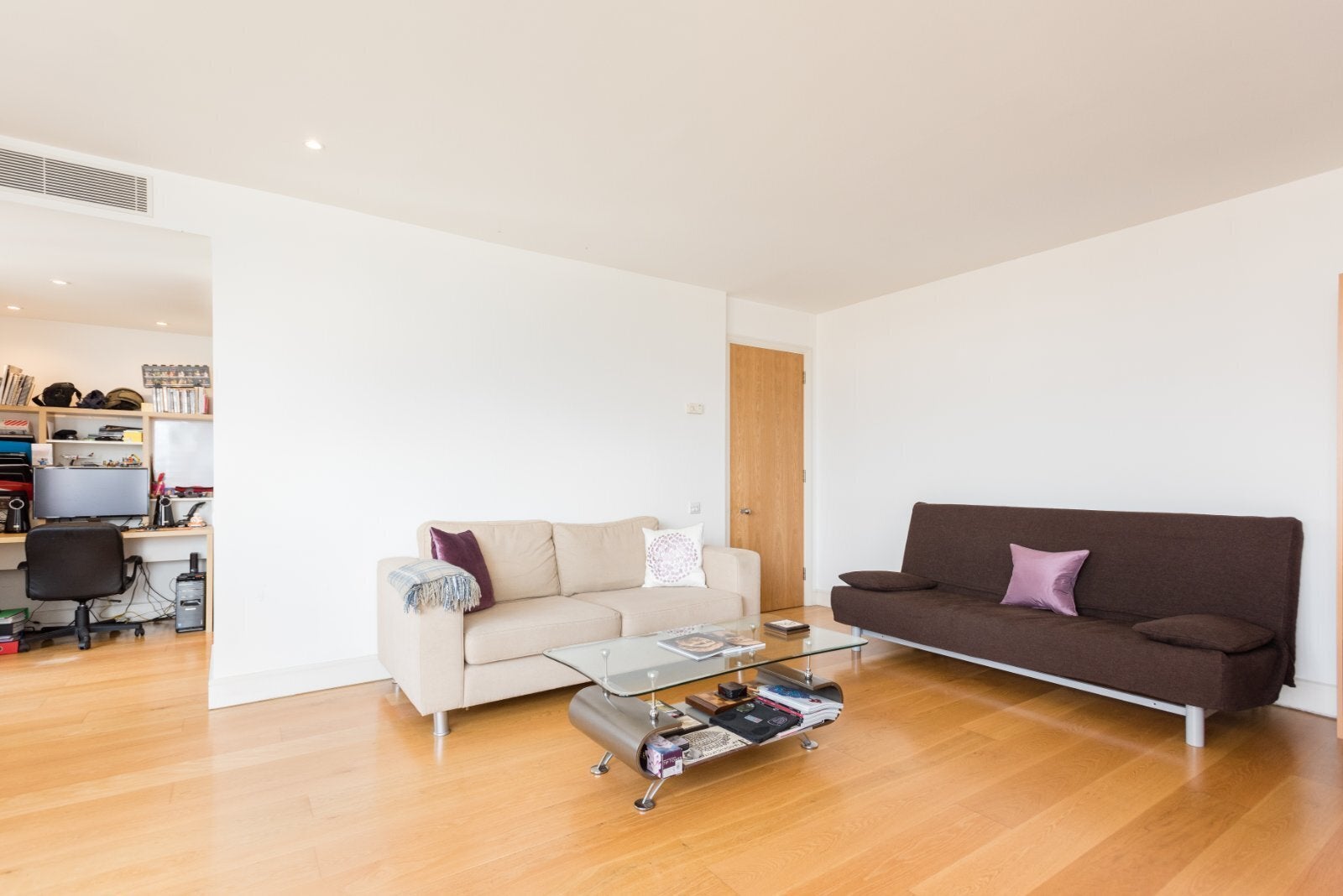 Flat Westferry Circus in Greater London