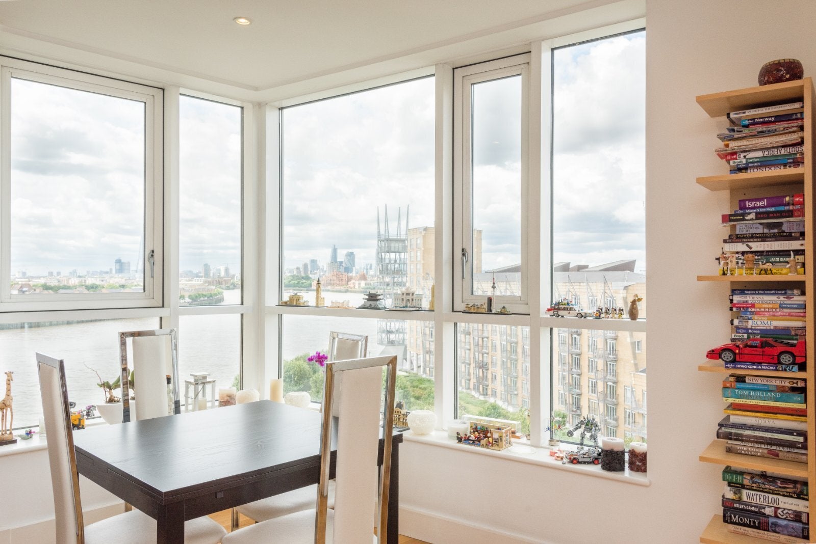 Flat Westferry Circus in Greater London