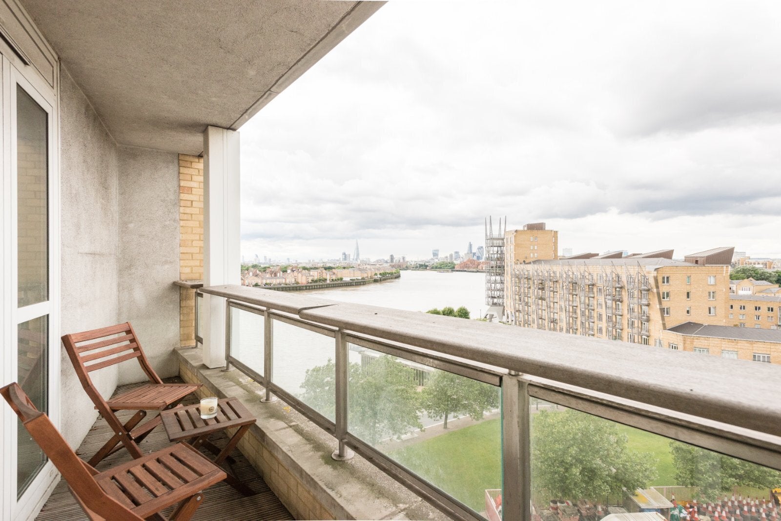 Flat Westferry Circus in Greater London