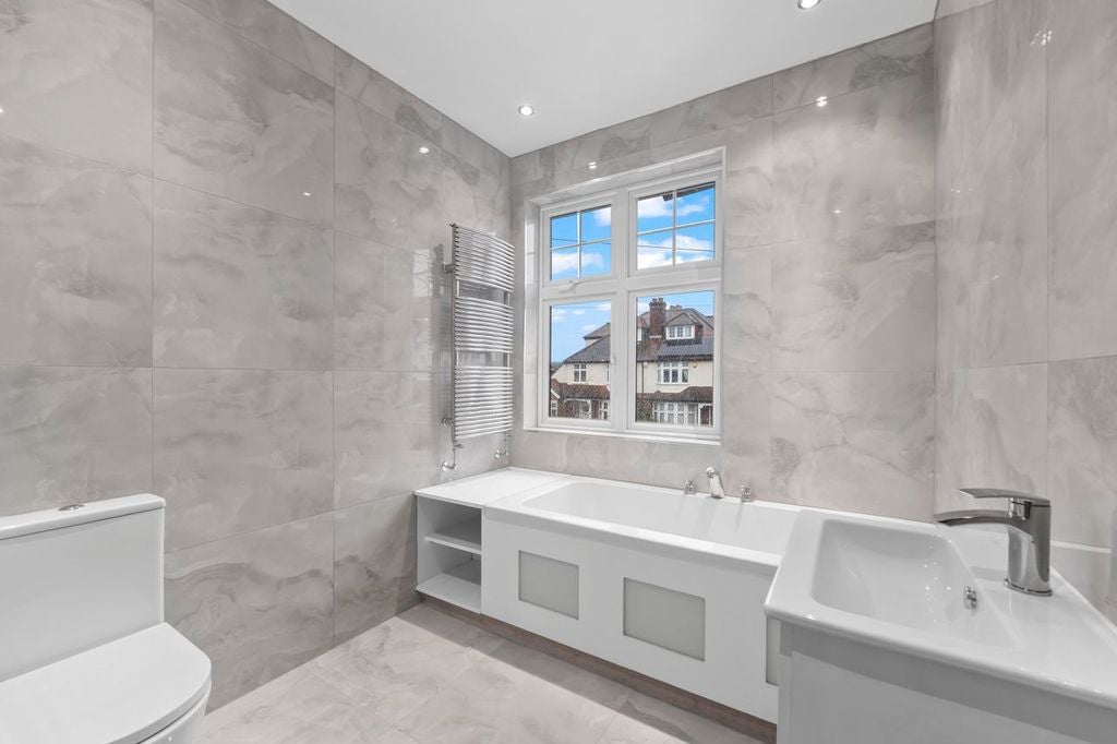House Rosebery Avenue in Greater London