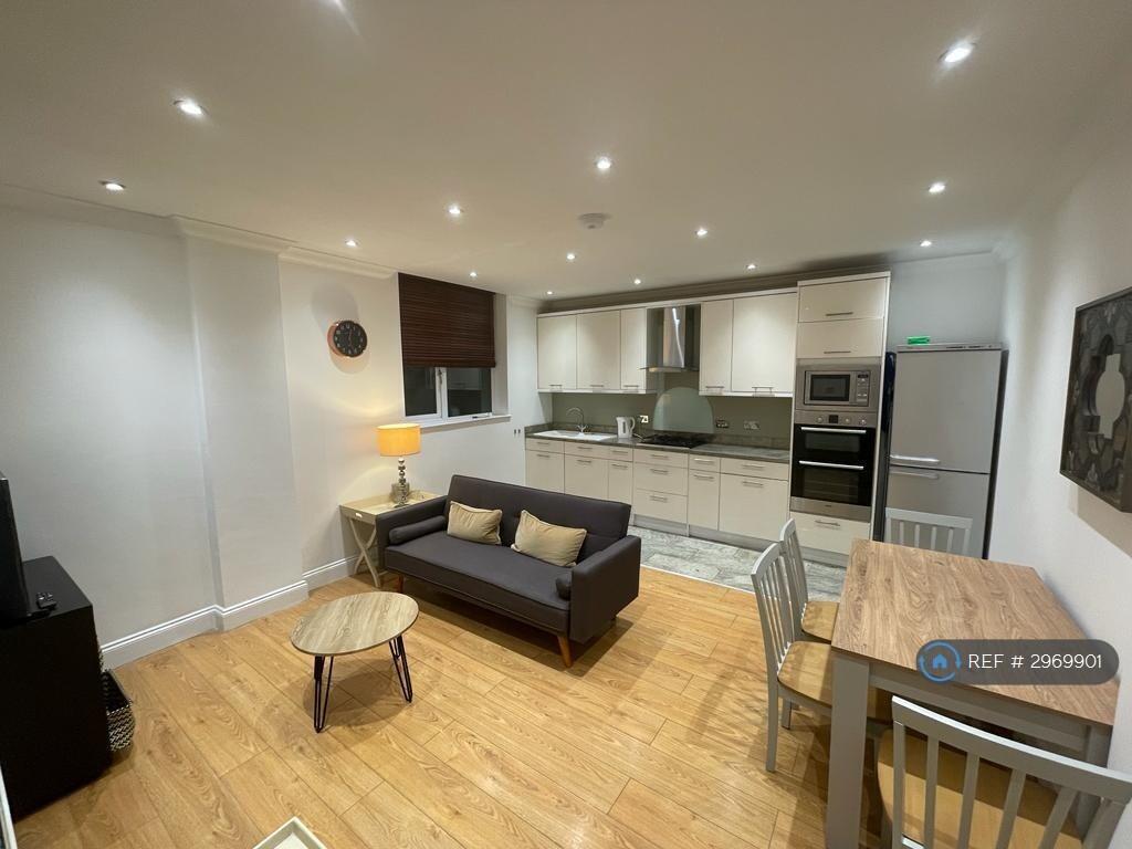 Flat Purley Road in Greater London