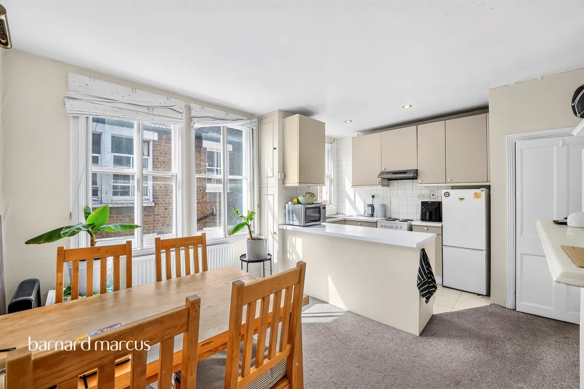 Flat Latchmere Road in Greater London