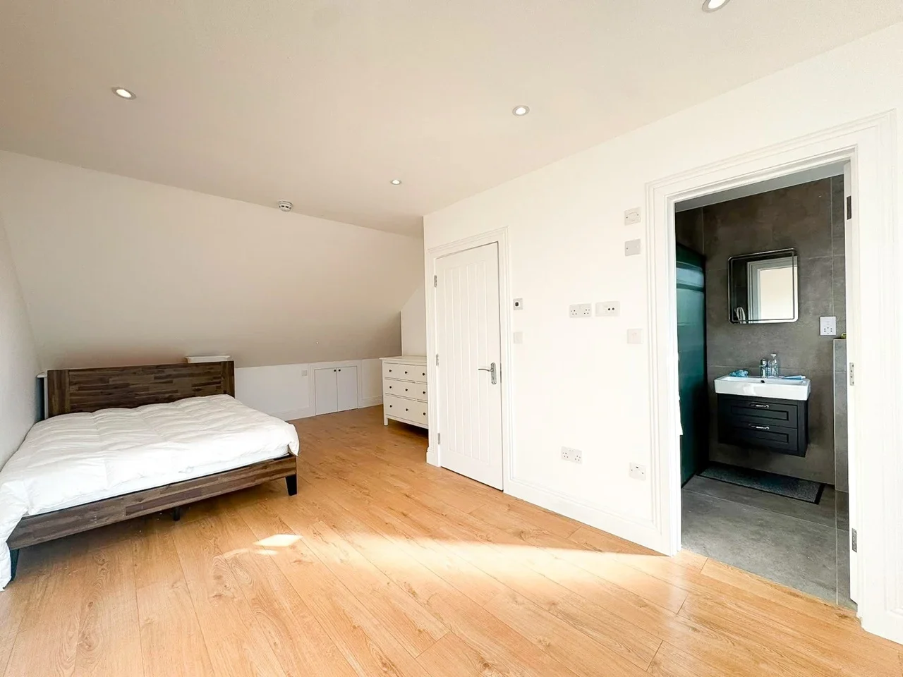 Room Perth Road in Greater London