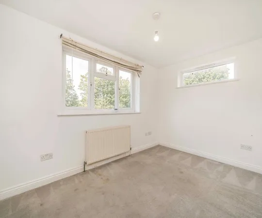 Flat Waldegrave Road in Greater London