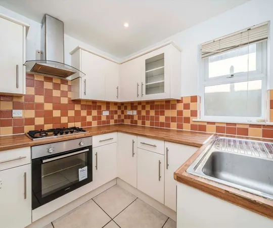 Flat Waldegrave Road in Greater London