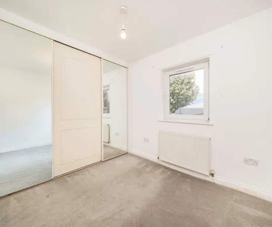 Flat Waldegrave Road in Greater London