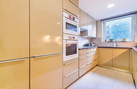 Flat Queen's Terrace in City of Westminster