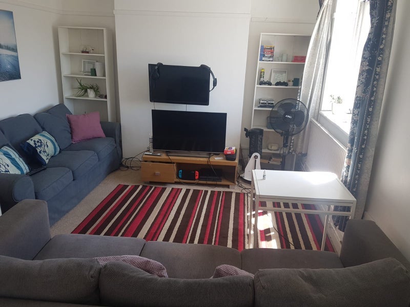 Room Armstrong Road in Greater London