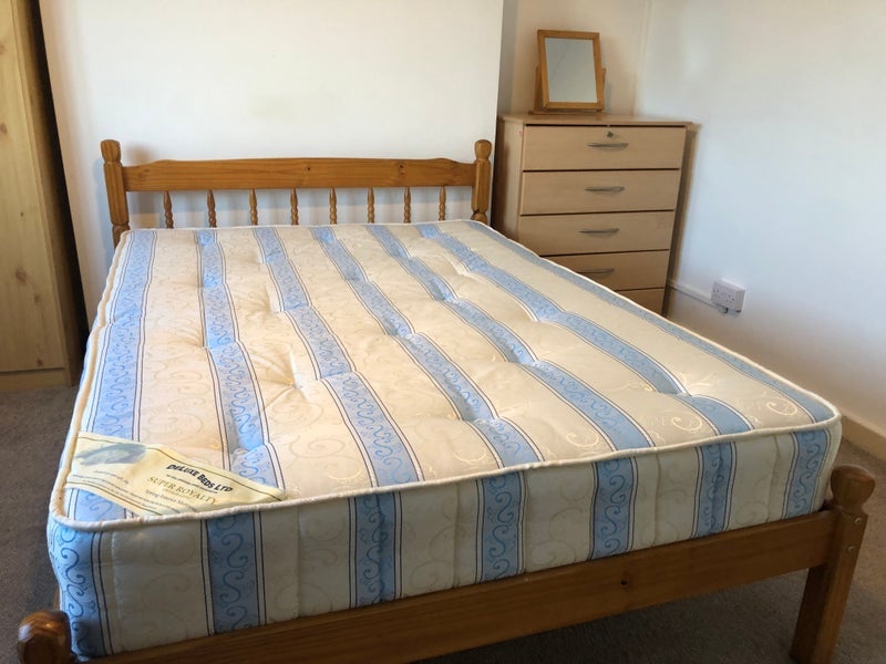 Room Armstrong Road in Greater London